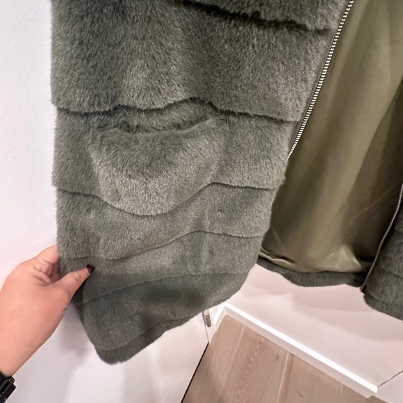 Donna Saliera Fabulous Furs Weekender Vest - Olive Green - Picture 3 of 7